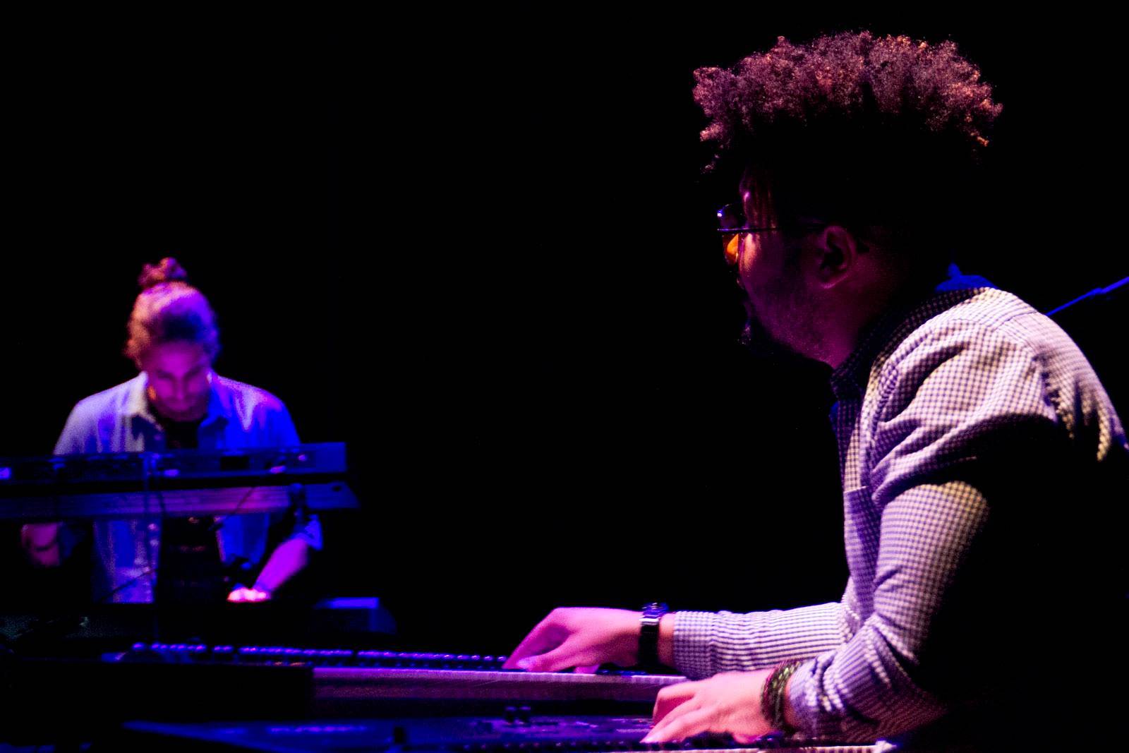 El pianista Jorge Luis "Yoyi" Lagarza fue el único invitado en el concierto de Héctor Téllez Jr. en el teatro del Museo Nacional de Bellas Artes, La Habana, 3 de noviembre de 2018. Foto: Abel Carmenate.