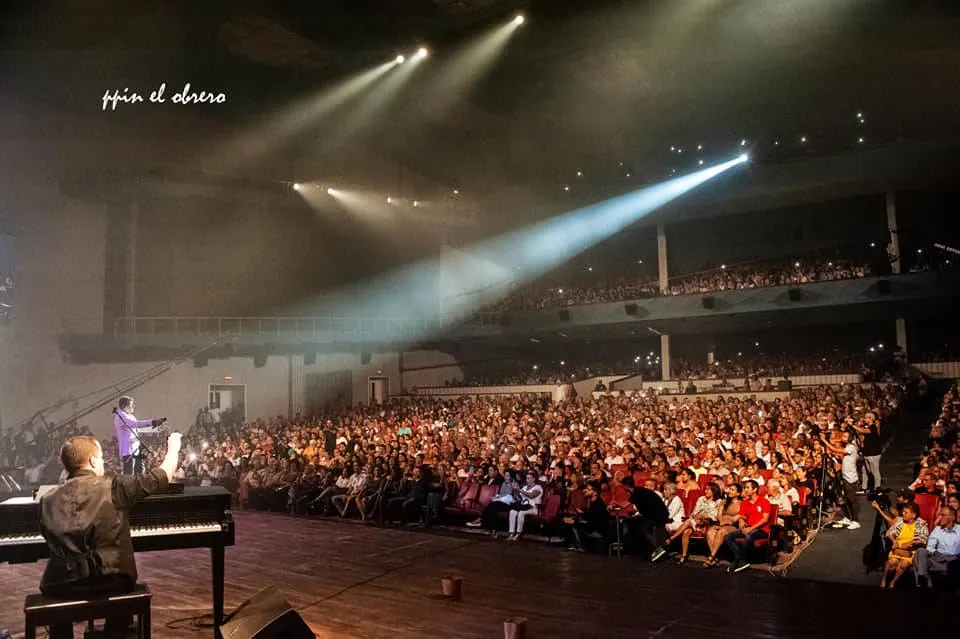Concierto de Álvaro Torres en el teatro Karl Marx, 29 de diciembre de 2019. Foto Pepín el Obrero (José Antonio Medina) Concierto de Álvaro Torres en el teatro Karl Marx, 29 de diciembre de 2019. Foto Pepín el Obrero (José Antonio Medina)