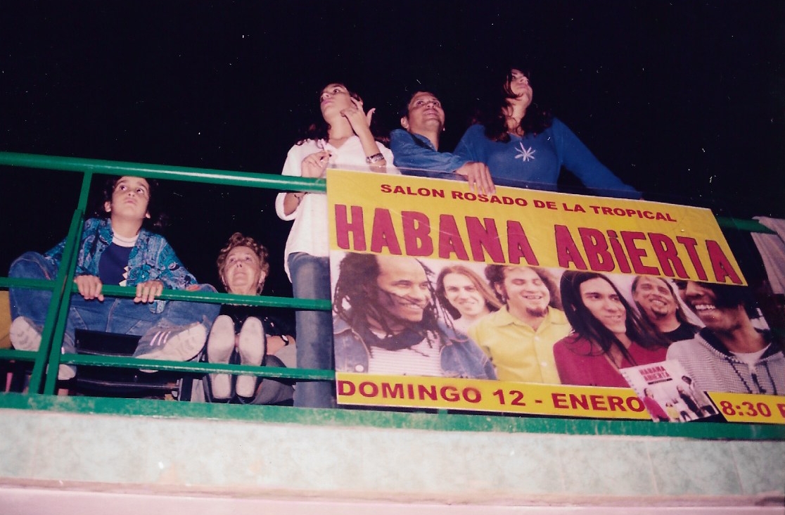 Concierto de Habana Abierta en La Tropical, en 2003. Foto: Elsita Lafuente. 